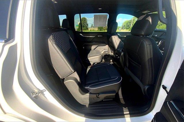 2024 GMC Acadia Vehicle Photo in TOPEKA, KS 66609-0000