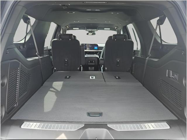 2025 Chevrolet Suburban Vehicle Photo in MIDDLETON, WI 53562-1492