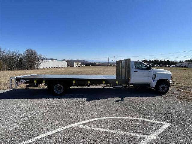 2023 Chevrolet Silverado 6500 HD Vehicle Photo in ALCOA, TN 37701-3235