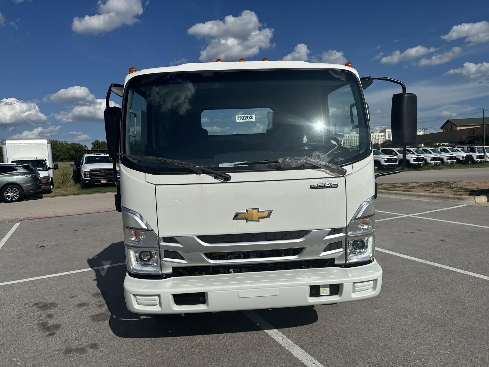 2025 Chevrolet Low Cab Forward 5500 XG Vehicle Photo in GEORGETOWN, TX 78626-7508