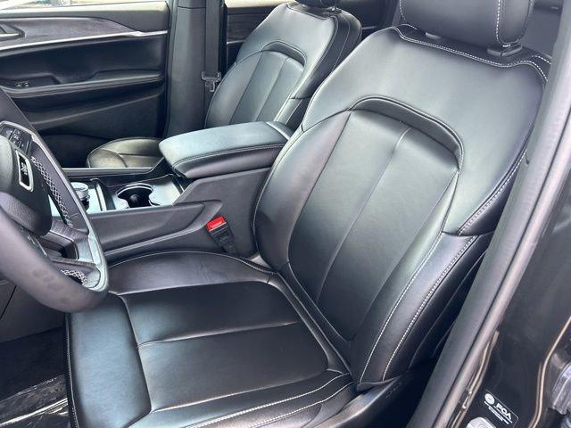 2024 Jeep Grand Cherokee Vehicle Photo in MEDINA, OH 44256-9631