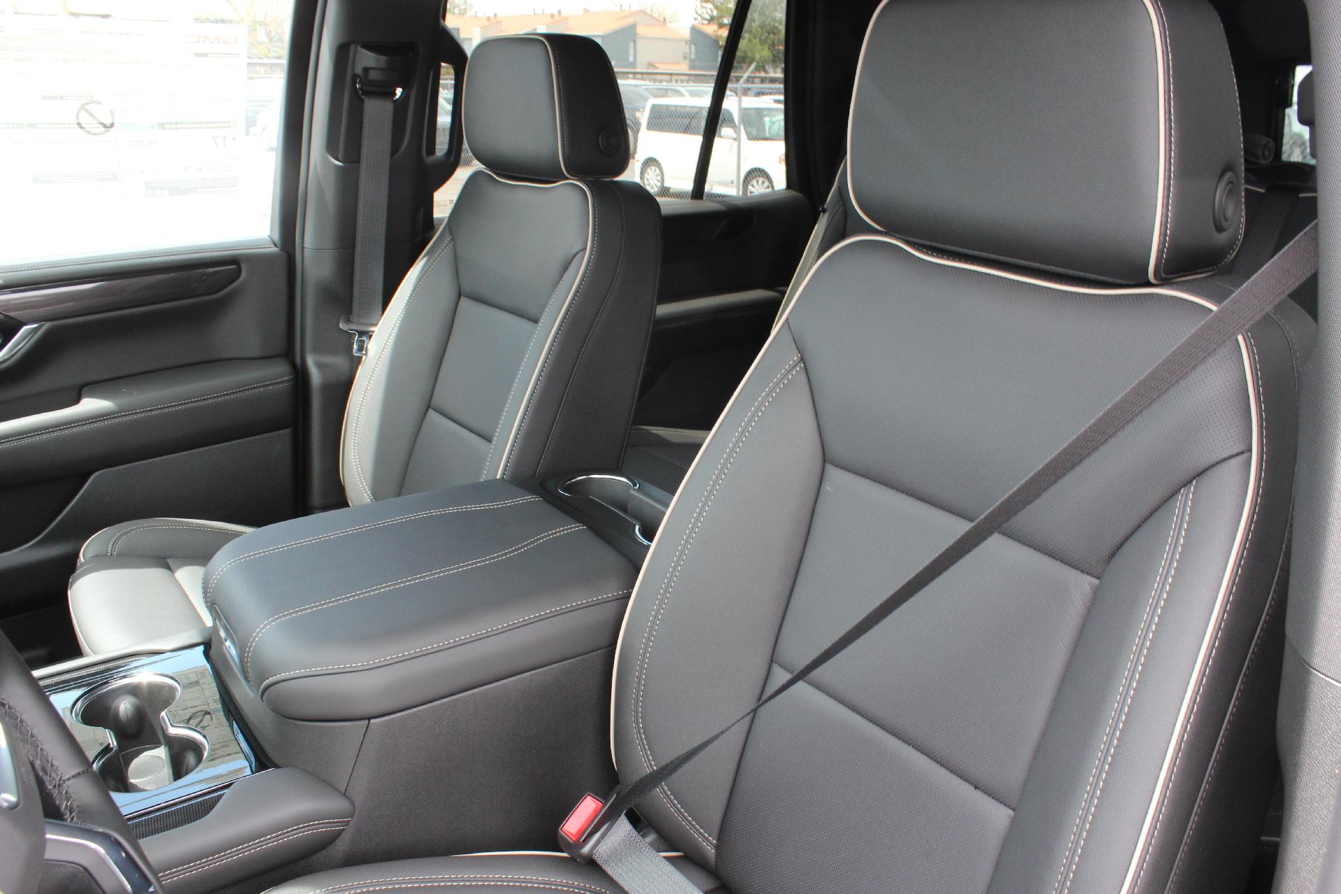 2025 GMC Yukon Vehicle Photo in AURORA, CO 80012-4011