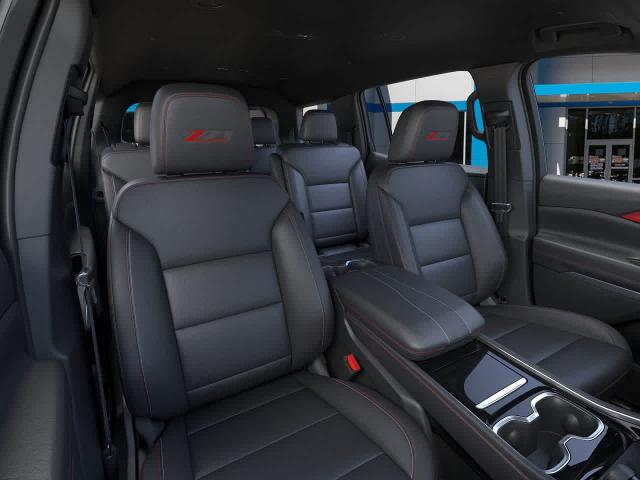 2025 Chevrolet Traverse Vehicle Photo in MOON TOWNSHIP, PA 15108-2571