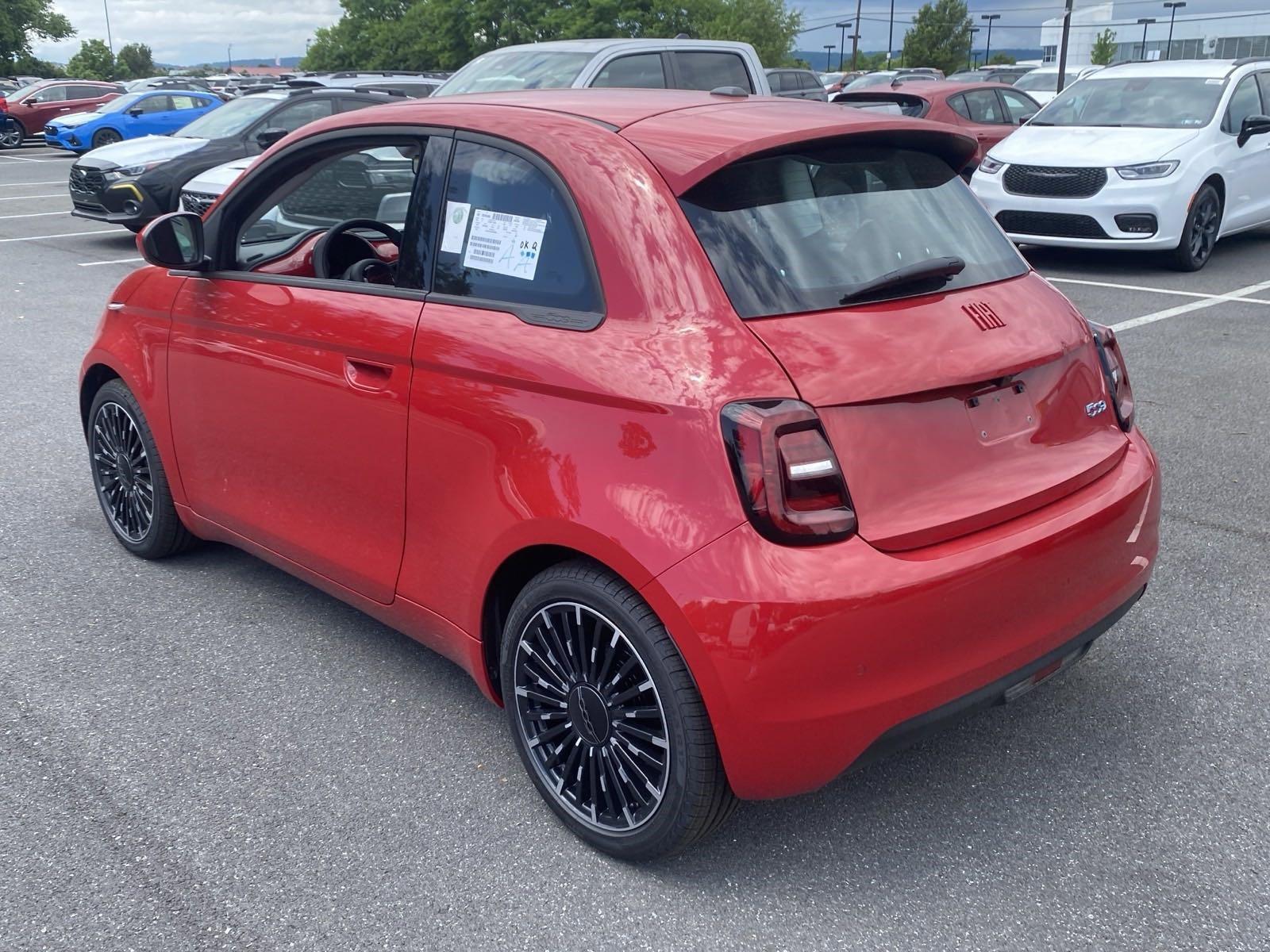 2024 FIAT 500e Vehicle Photo in Mechanicsburg, PA 17050-1707