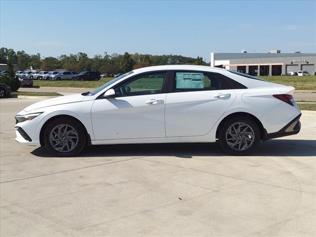 2024 Hyundai ELANTRA Vehicle Photo in Peoria, IL 61615