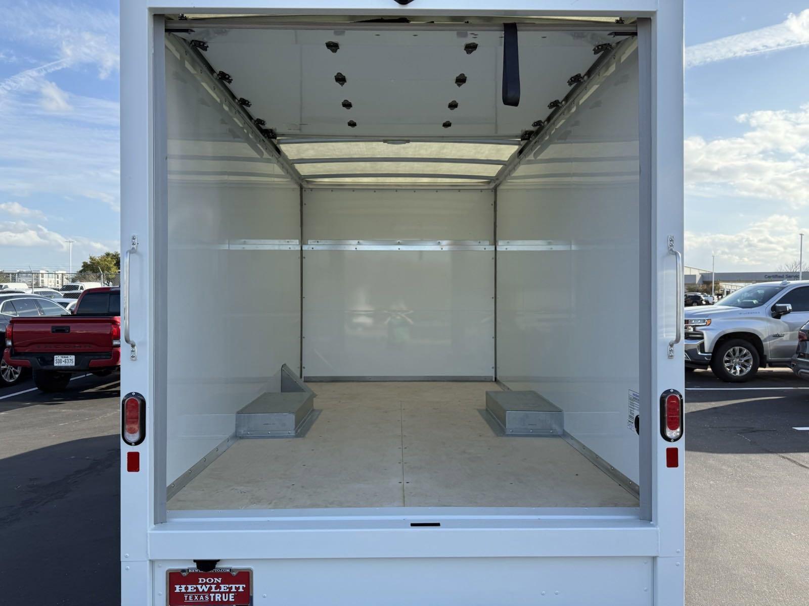 2024 Chevrolet Express Cutaway 3500 Vehicle Photo in GEORGETOWN, TX 78626-7508