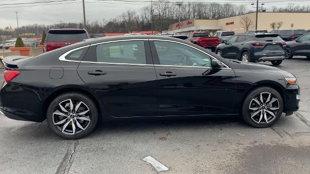 2024 Chevrolet Malibu Vehicle Photo in MOON TOWNSHIP, PA 15108-2571