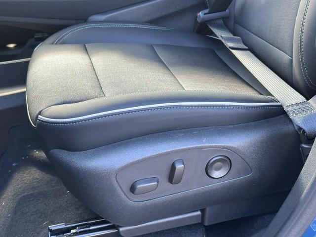 2025 Buick Enclave Vehicle Photo in COLUMBIA, MO 65203-3903