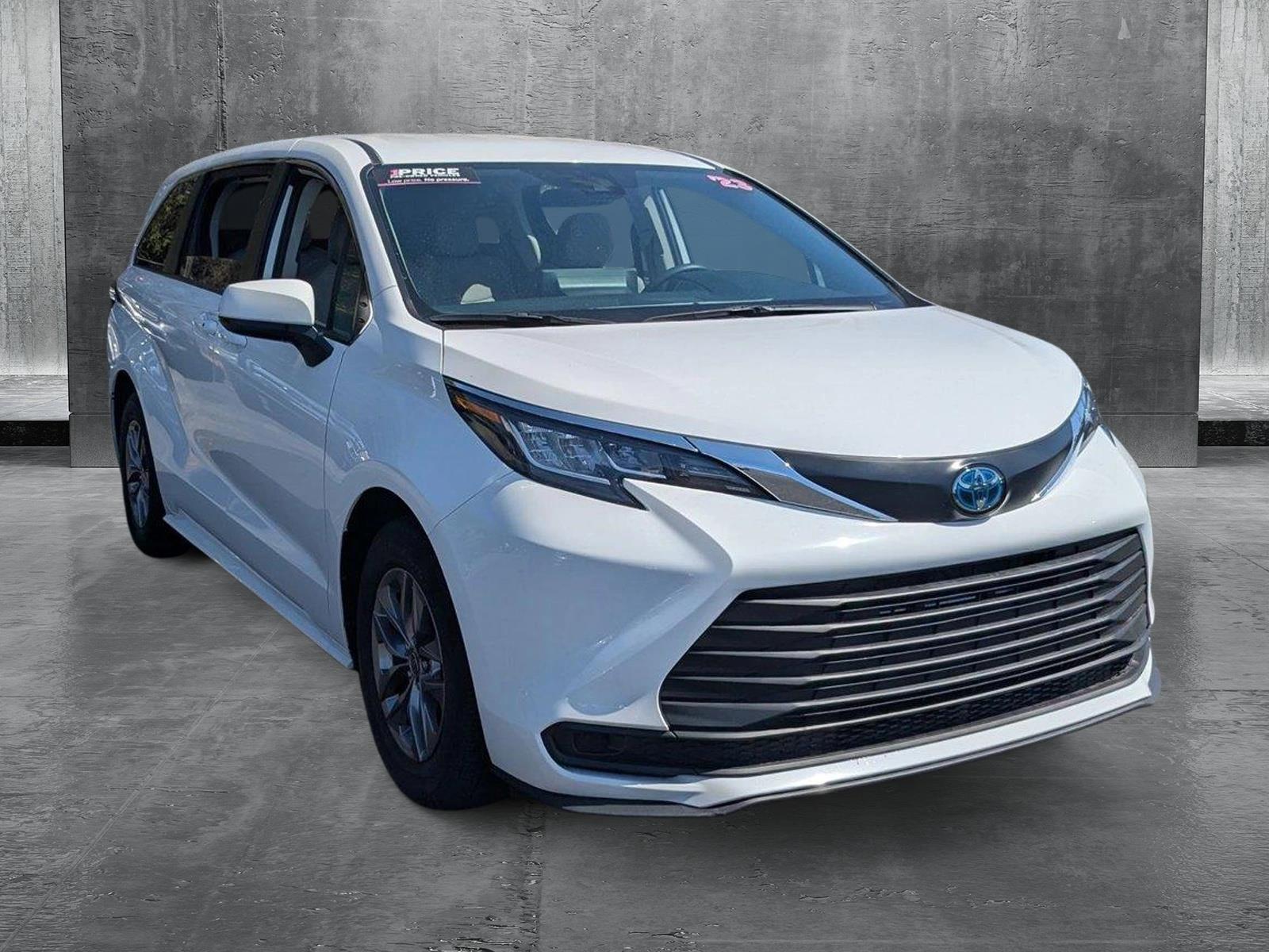 2023 Toyota Sienna Vehicle Photo in Panama City, FL 32401