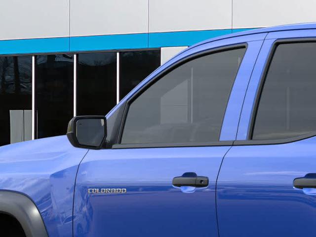 2025 Chevrolet Colorado Vehicle Photo in MOON TOWNSHIP, PA 15108-2571