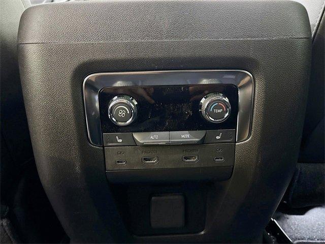 2025 Chevrolet Suburban Vehicle Photo in PUYALLUP, WA 98371-4149