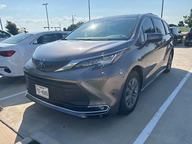 2023 Toyota Sienna Vehicle Photo in Grapevine, TX 76051