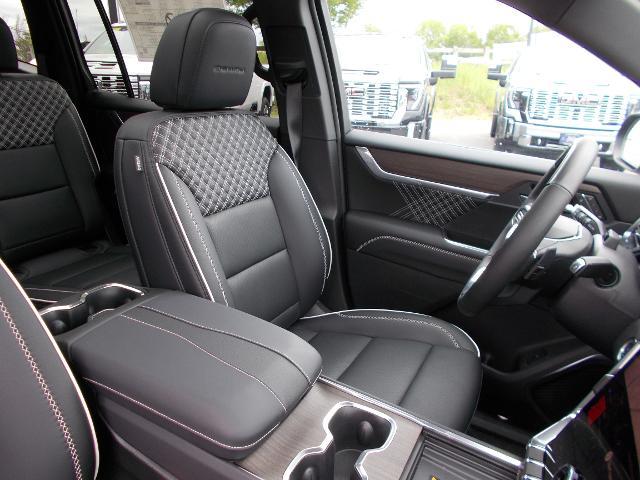 2025 GMC Acadia Vehicle Photo in LOWELL, MA 01852-4336
