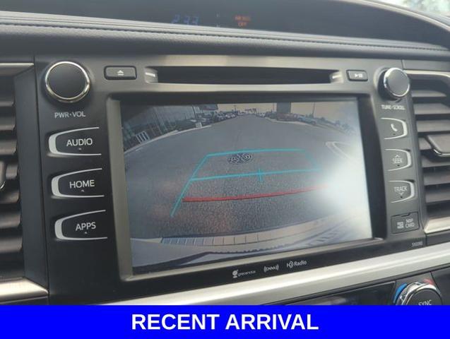 2019 Toyota Highlander Vehicle Photo in Merrillville, IN 46410