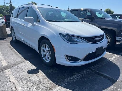 2017 Chrysler Pacifica Vehicle Photo in NEENAH, WI 54956-2243