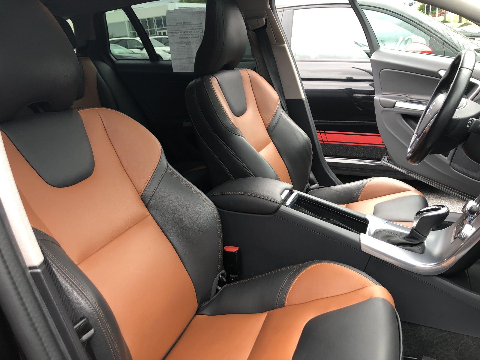 2017 Volvo V60 Cross Country Vehicle Photo in Mechanicsburg, PA 17050