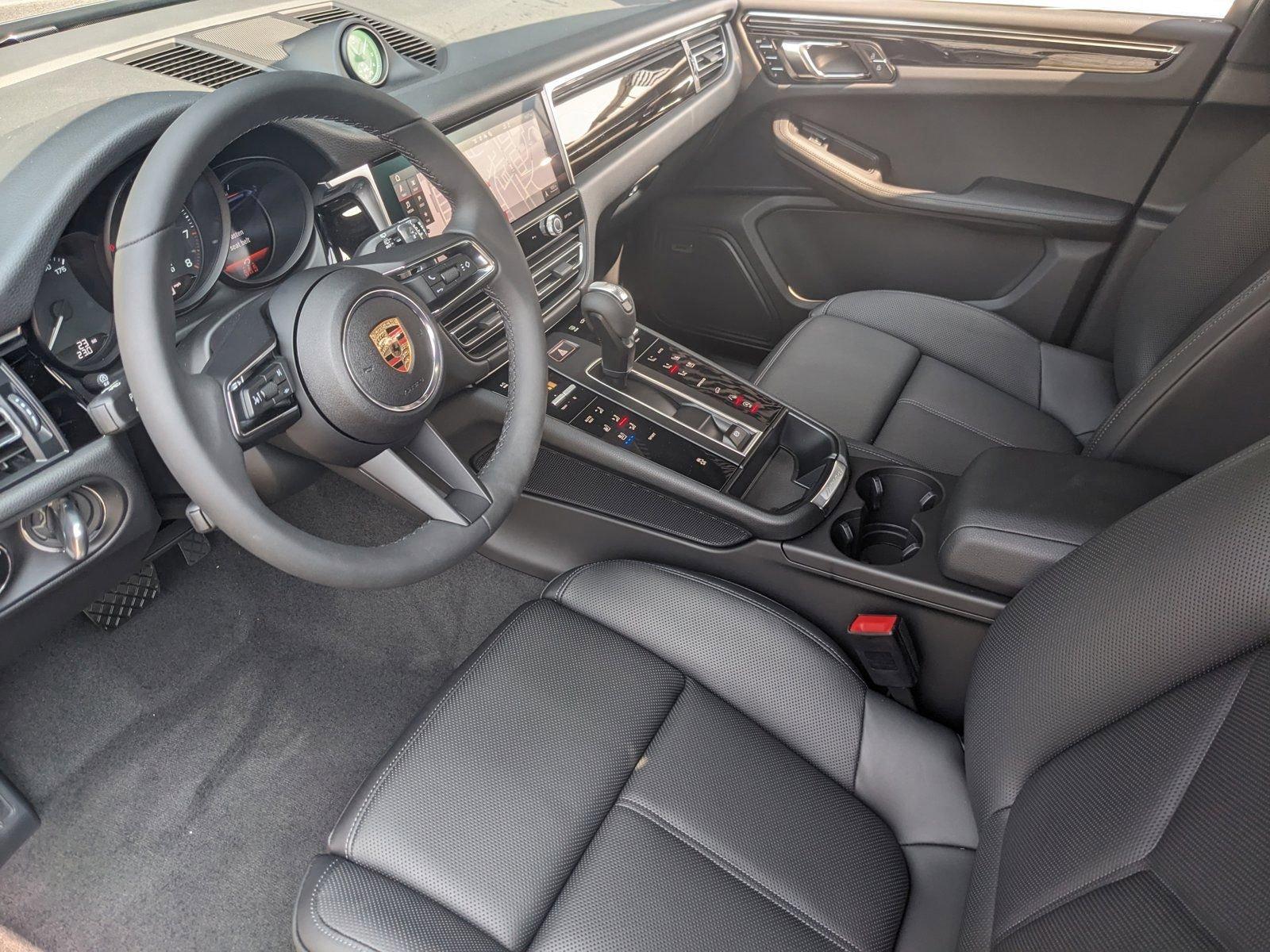 2024 Porsche Macan Vehicle Photo in Towson, MD 21204