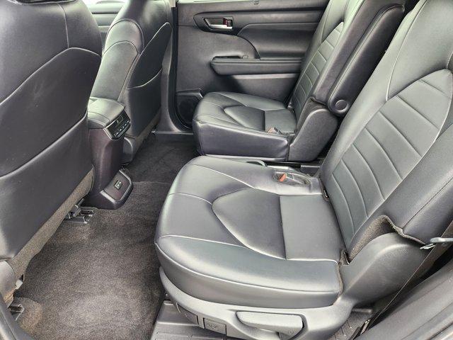 2024 Toyota Highlander Vehicle Photo in SUGAR LAND, TX 77478-0000