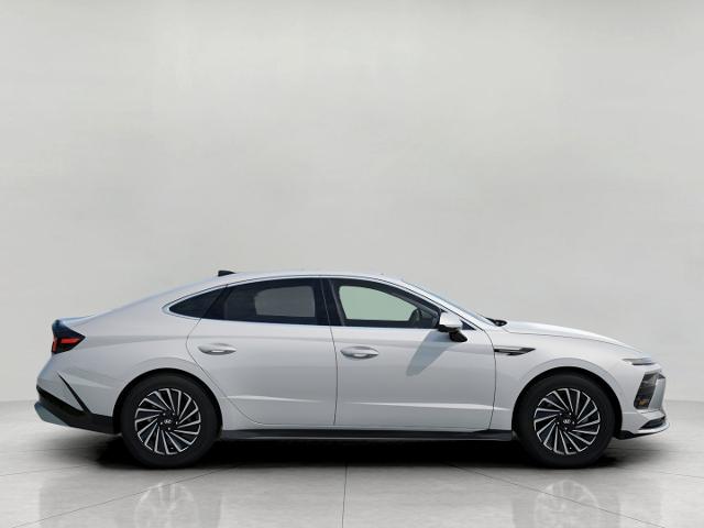 2025 Hyundai SONATA Hybrid Vehicle Photo in Green Bay, WI 54304