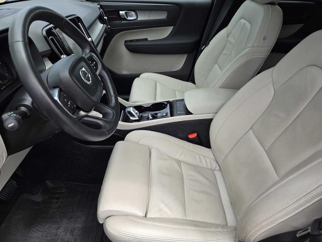 2022 Volvo XC40 Vehicle Photo in DENTON, TX 76210-9321