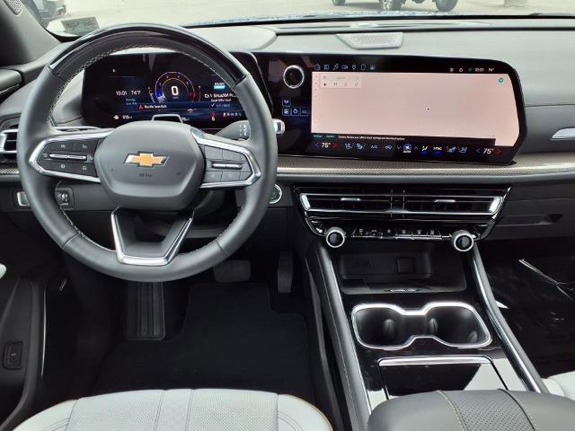 2025 Chevrolet Traverse Vehicle Photo in EMPORIA, VA 23847-1235