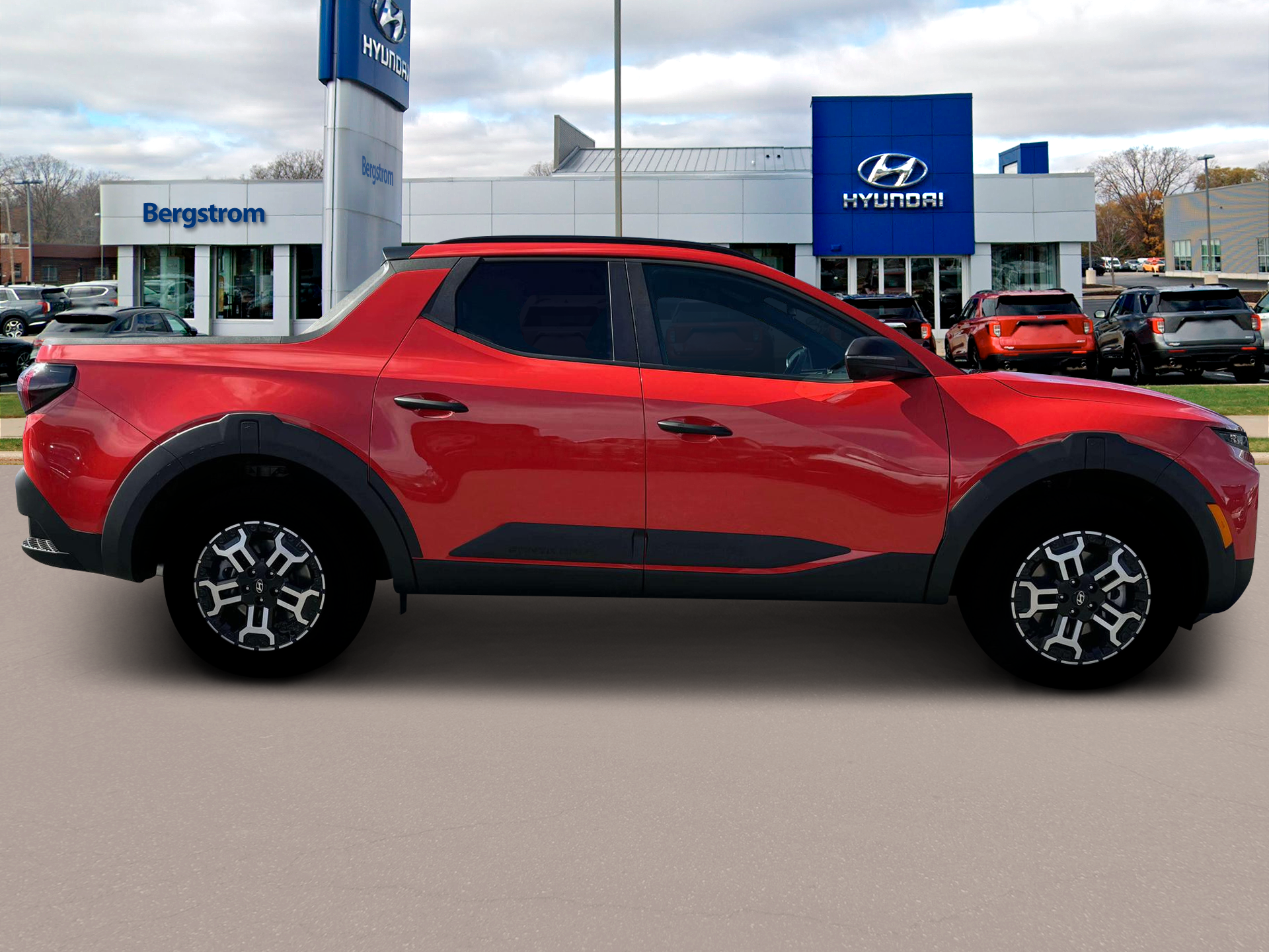 2025 Hyundai SANTA CRUZ Vehicle Photo in Green Bay, WI 54304