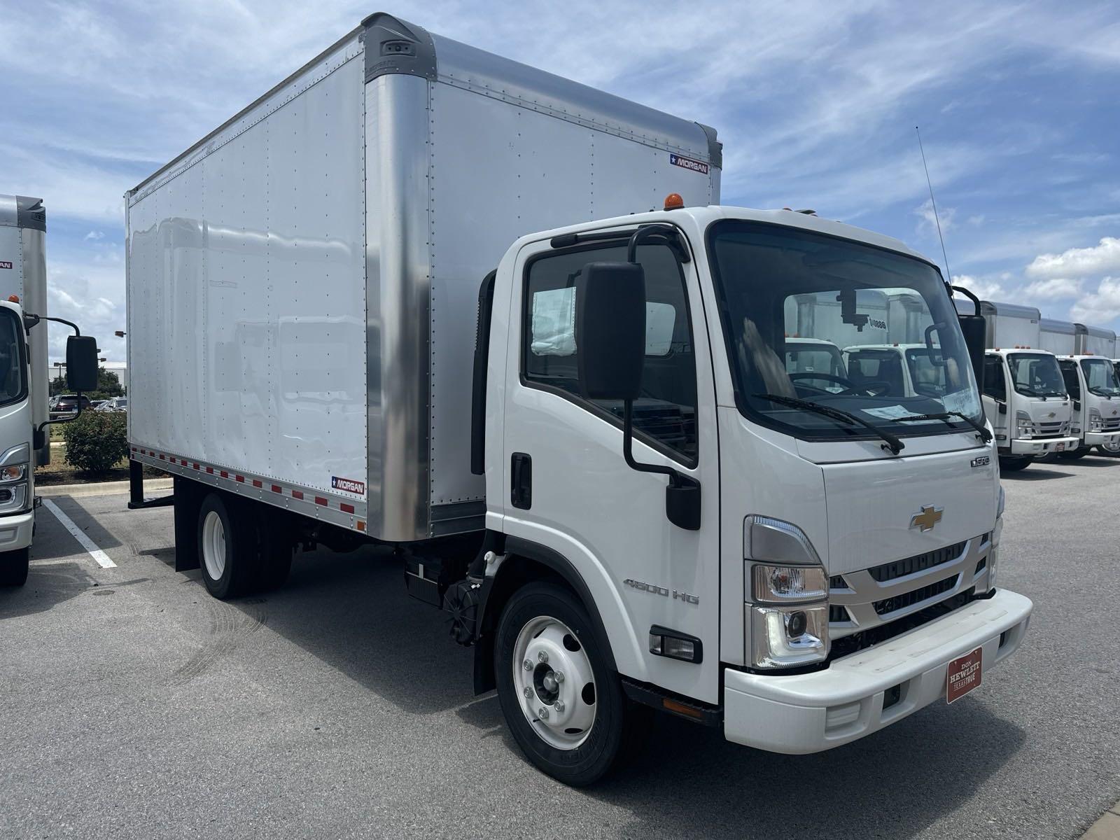 2024 Chevrolet Low Cab Forward 4500 Vehicle Photo in GEORGETOWN, TX 78626-7508