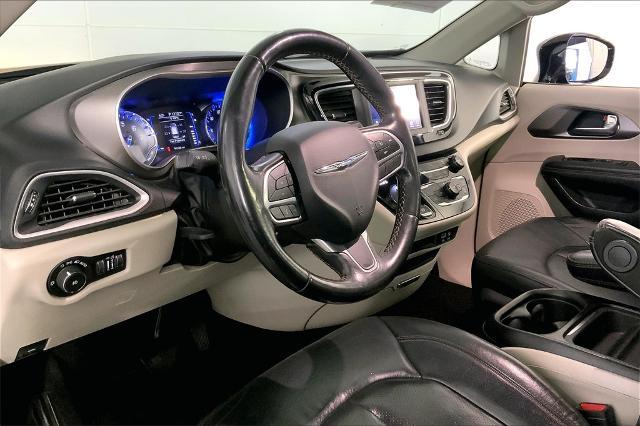 2020 Chrysler Pacifica Vehicle Photo in Lees Summit, MO 64086