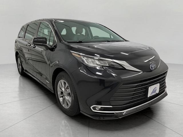 2021 Toyota Sienna Vehicle Photo in Oshkosh, WI 54904