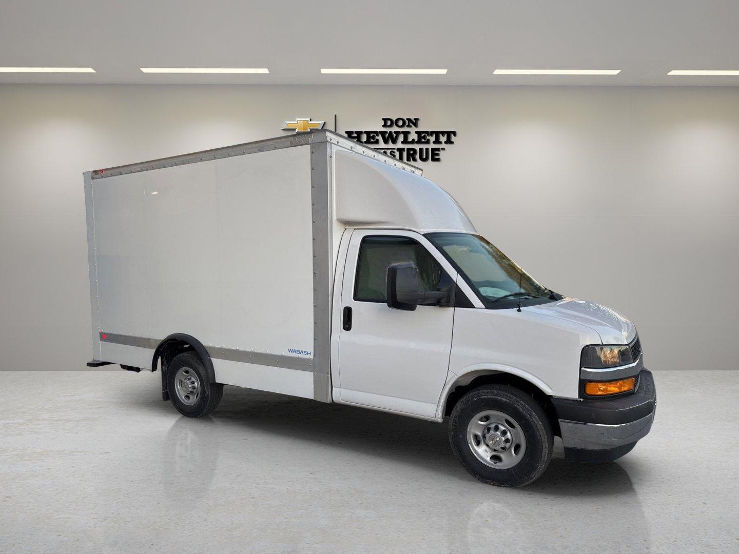2024 Chevrolet Express Cutaway 3500 Vehicle Photo in GEORGETOWN, TX 78626-7508