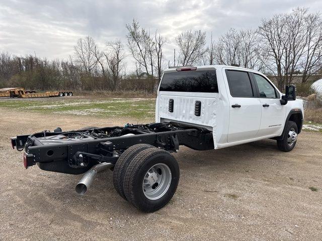 2025 GMC Sierra 3500 HD Chassis Cab Vehicle Photo in MEDINA, OH 44256-9631