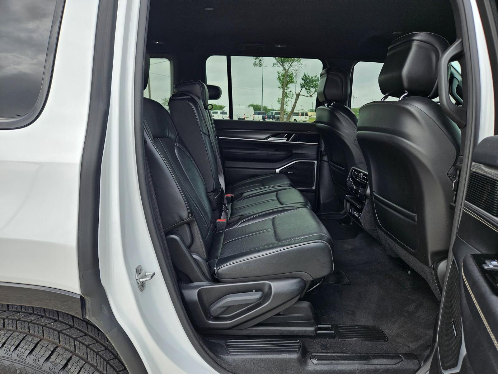 2023 Jeep Wagoneer Vehicle Photo in Seguin, TX 78155