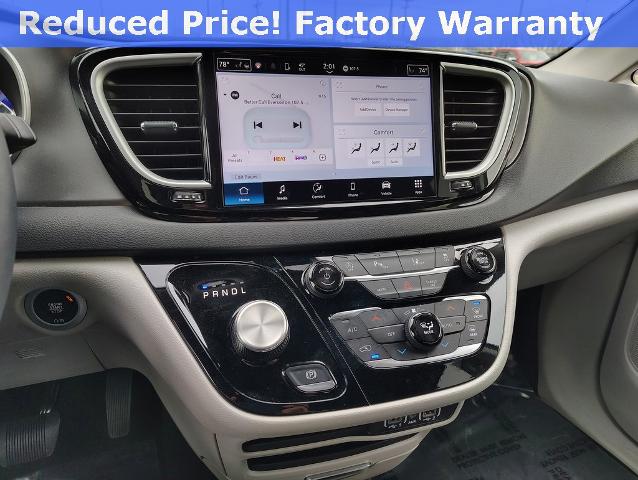 2024 Chrysler Pacifica Vehicle Photo in GREEN BAY, WI 54304-5303