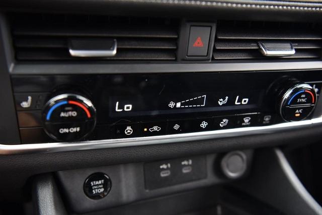 2024 Nissan Rogue Vehicle Photo in Ballwin, MO 63011