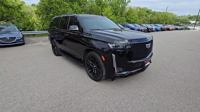 2022 Cadillac Escalade Vehicle Photo in Pleasant Hills, PA 15236
