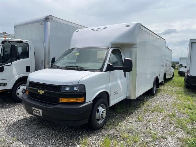 2023 Chevrolet Express Cutaway 4500 Vehicle Photo in ALCOA, TN 37701-3235