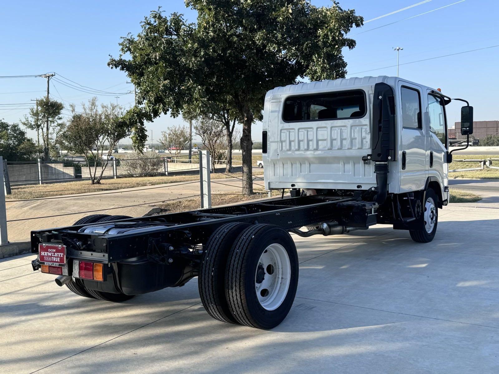 2025 Chevrolet Low Cab Forward 5500 XG Vehicle Photo in GEORGETOWN, TX 78626-7508