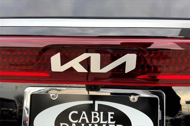 2024 Kia Carnival Vehicle Photo in TOPEKA, KS 66609-0000