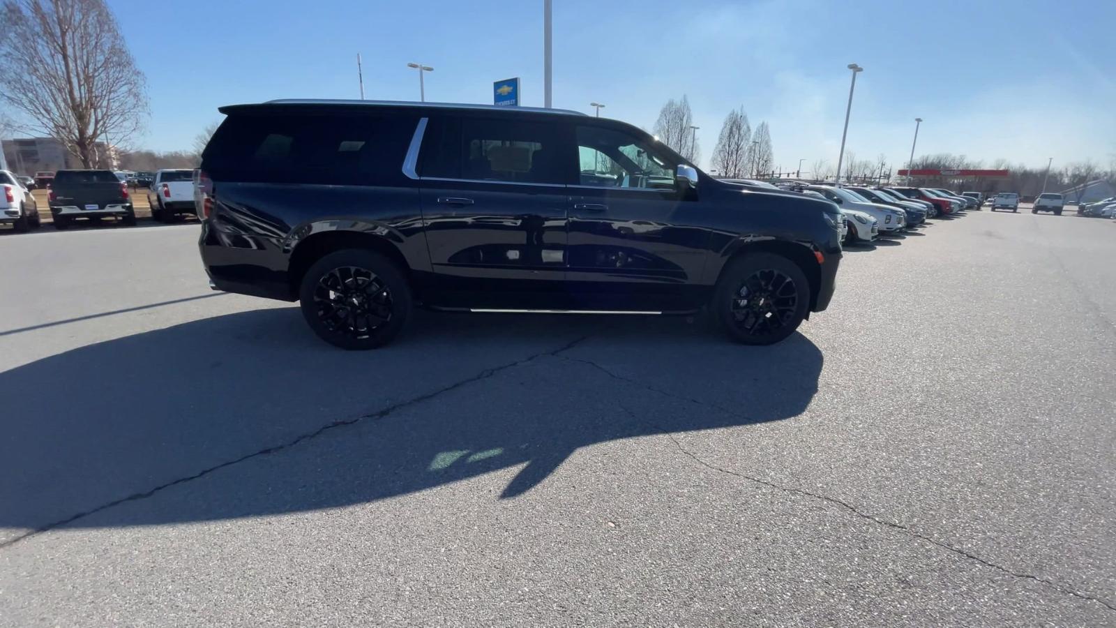 2024 Chevrolet Suburban Vehicle Photo in BENTONVILLE, AR 72712-4322