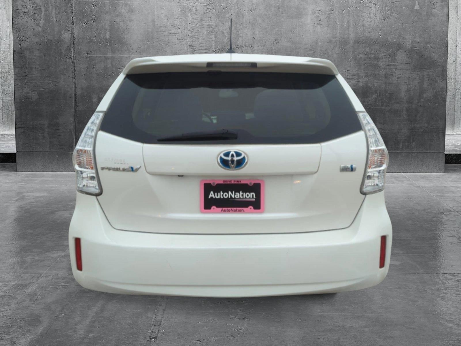 2013 Toyota Prius v Vehicle Photo in Memphis, TN 38125
