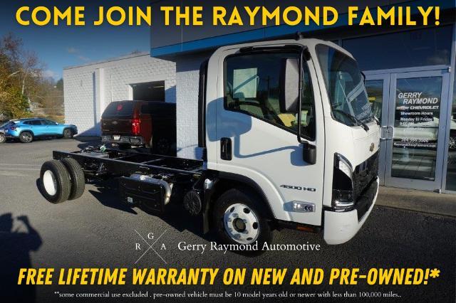 2025 Chevrolet 4500 HD LCF Diesel Vehicle Photo in FAIRMONT, WV 26554-2318