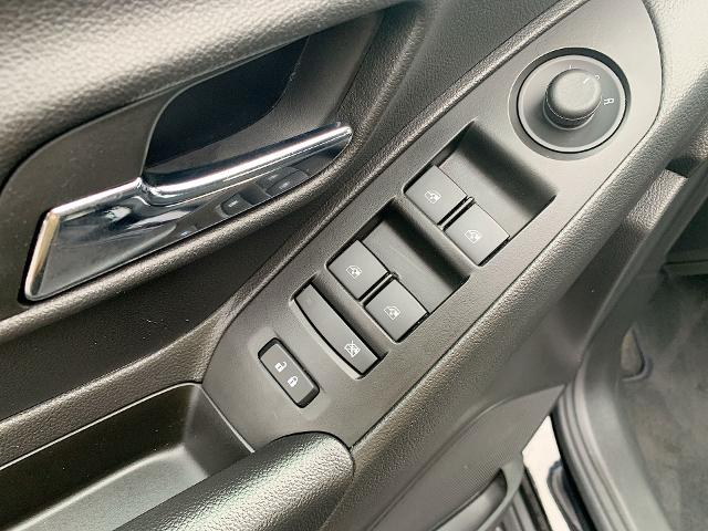 2022 Chevrolet Trax Vehicle Photo in MOON TOWNSHIP, PA 15108-2571