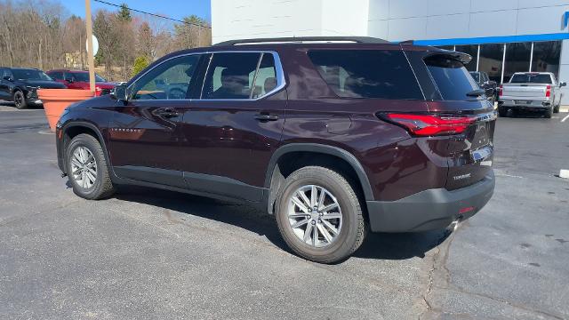 2022 Chevrolet Traverse Vehicle Photo in MOON TOWNSHIP, PA 15108-2571