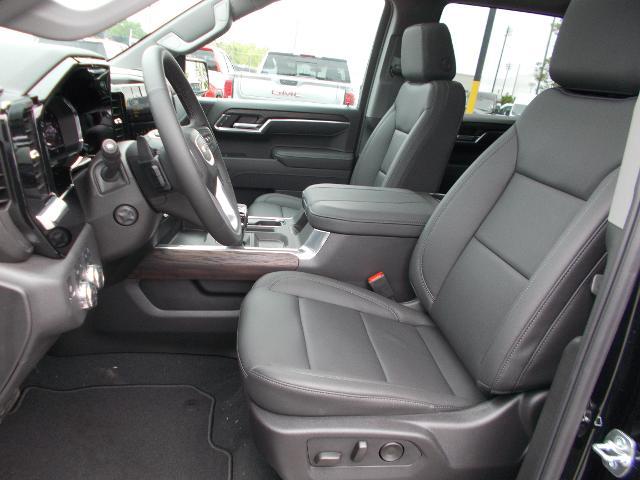 2025 GMC Sierra 1500 Vehicle Photo in LOWELL, MA 01852-4336