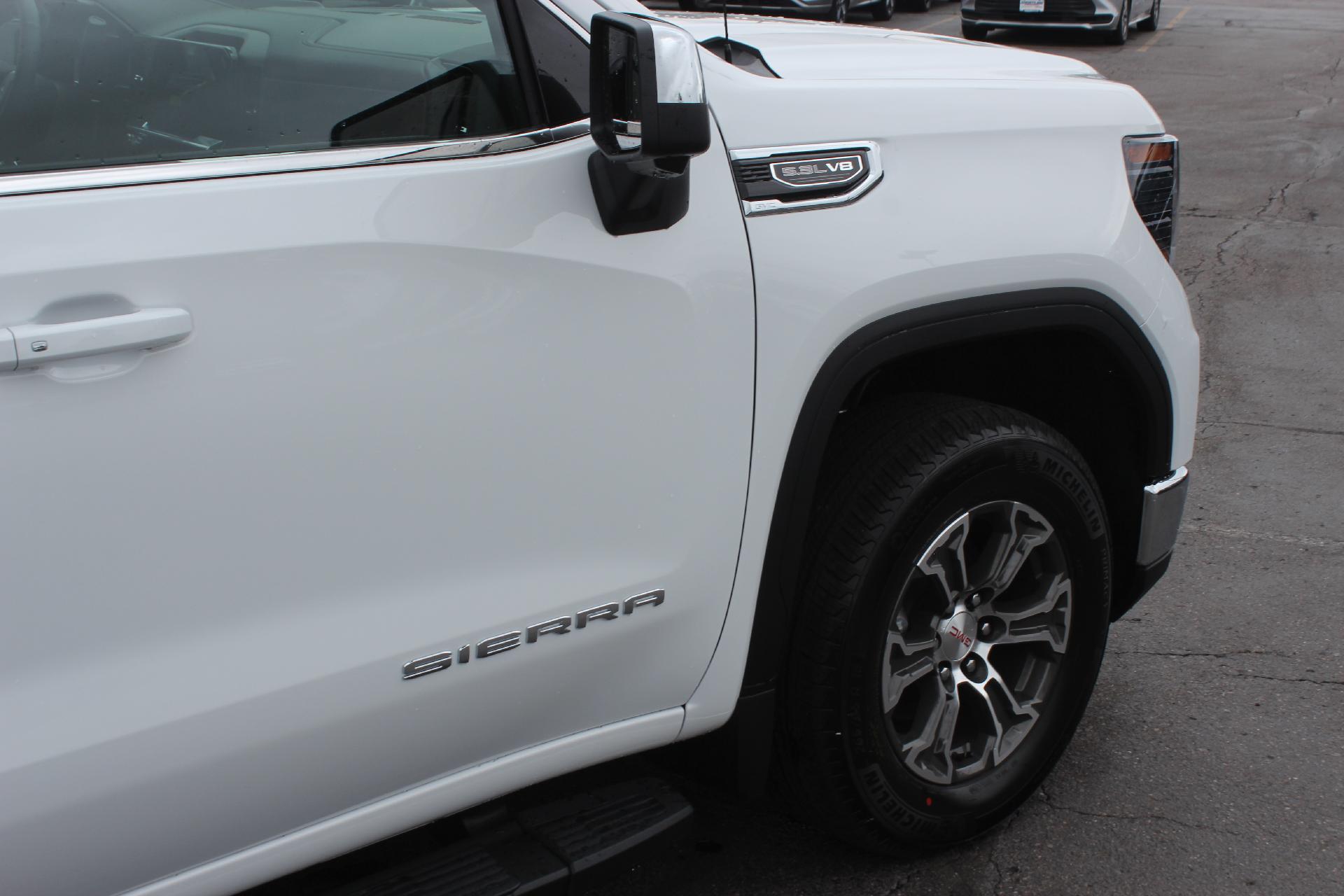 2025 GMC Sierra 1500 Vehicle Photo in AURORA, CO 80012-4011