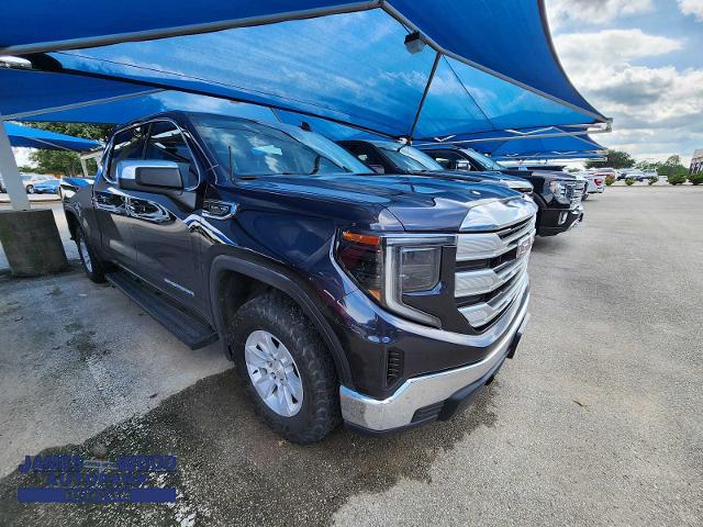 2023 GMC Sierra 1500 Vehicle Photo in DENTON, TX 76210-9321