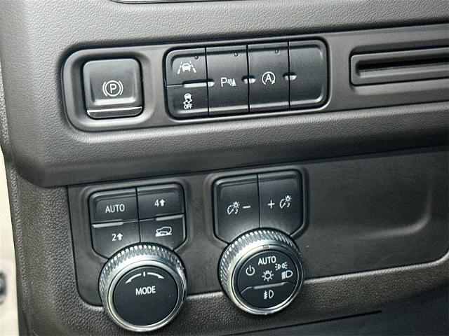 2023 GMC Yukon XL Vehicle Photo in EVERETT, WA 98203-5662
