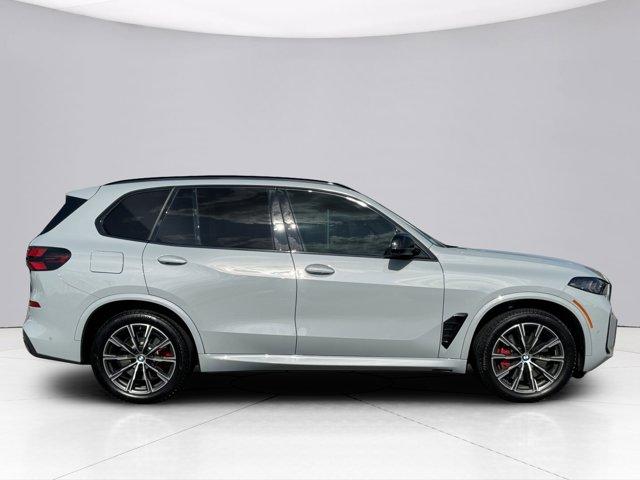 2025 BMW X5 M60i Vehicle Photo in LEOMINSTER, MA 01453-2952
