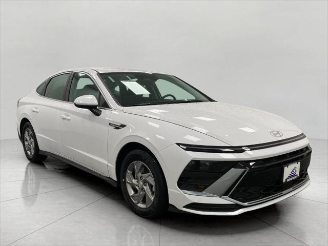 2025 Hyundai SONATA Vehicle Photo in Neenah, WI 54956