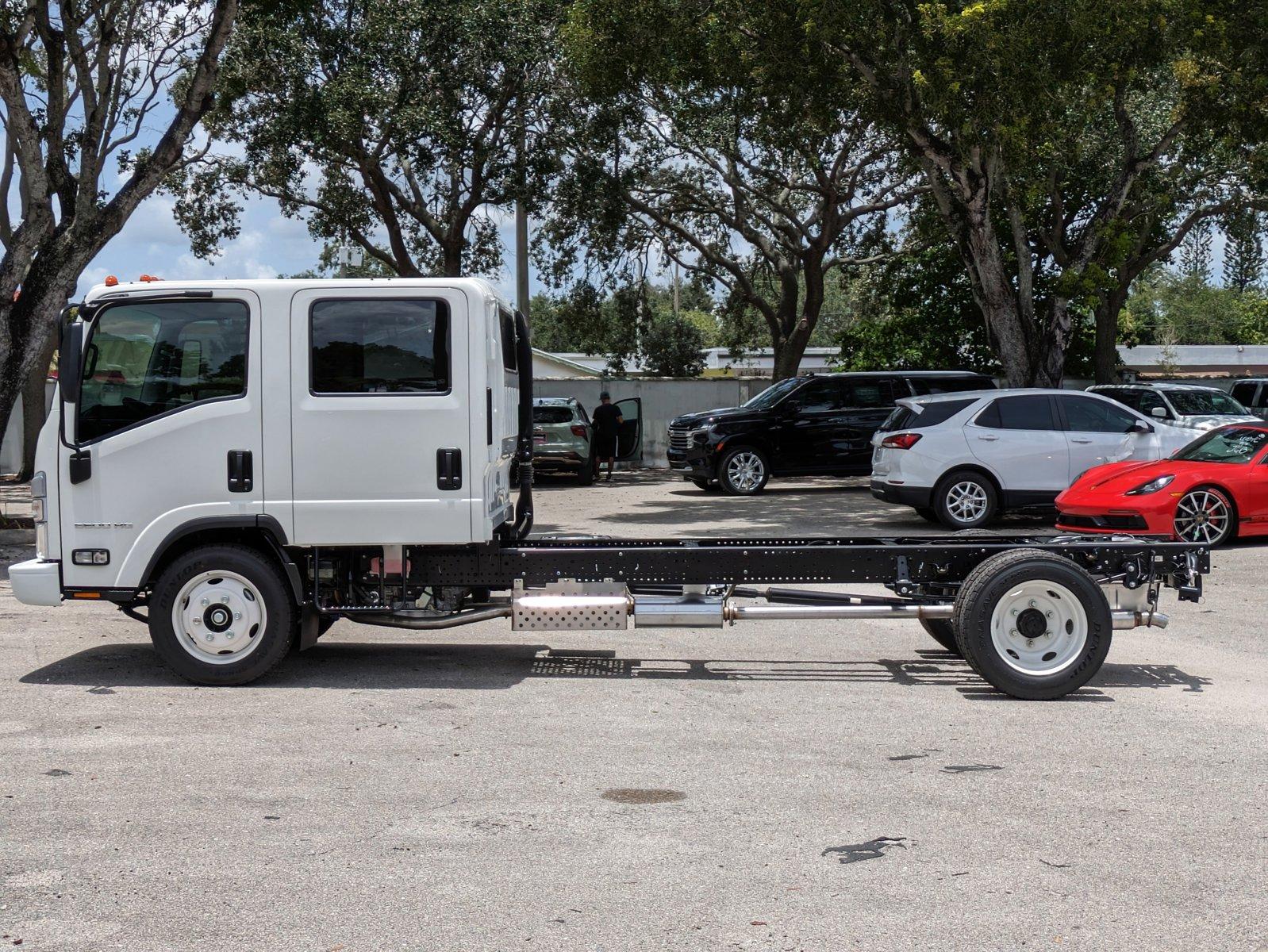 2025 Chevrolet Low Cab Forward 5500 HG Vehicle Photo in GREENACRES, FL 33463-3207